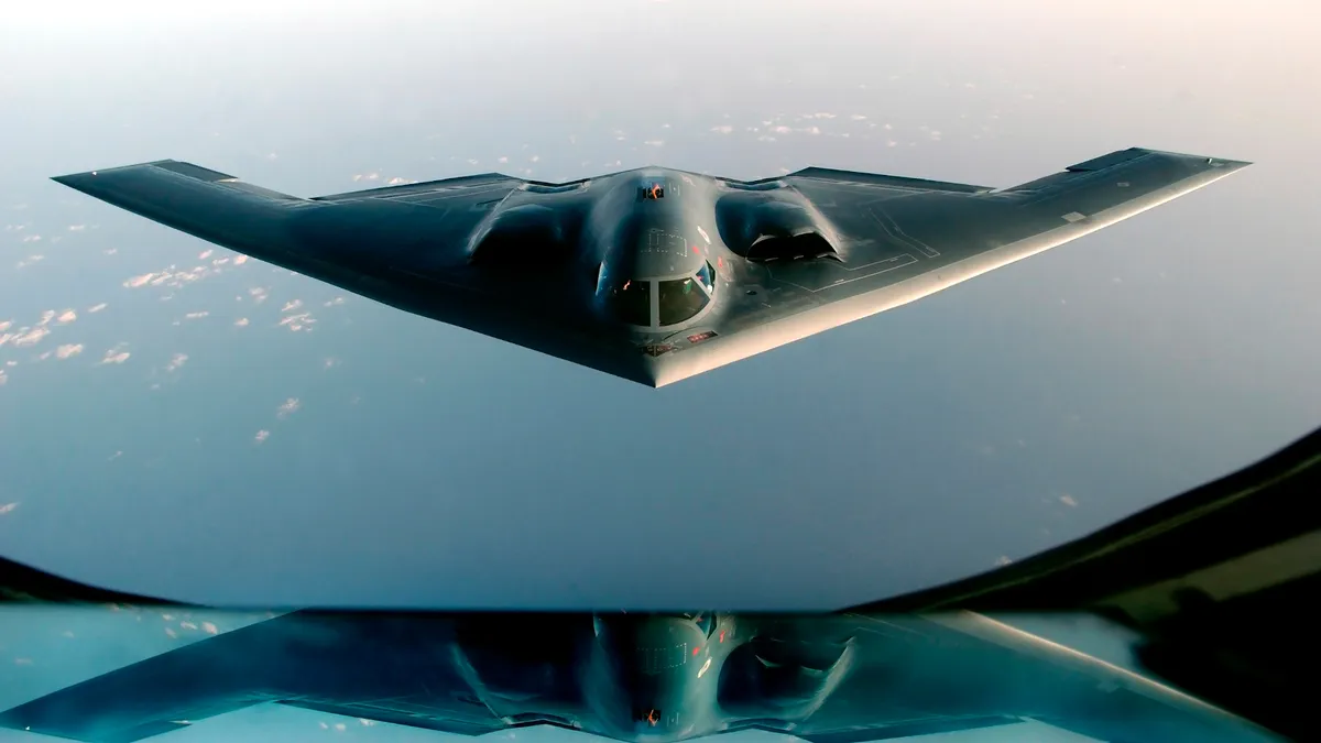 Northrop B-2 Spirit: உலகின் மிகவும் மர்மமான மற்றும் சக்திவாய்ந்த ஸ்டெல்த் குண்டுவீச்சு விமானம்